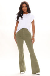 The Time Is Now – High-Rise-Flare-Jeans – Olivgrün